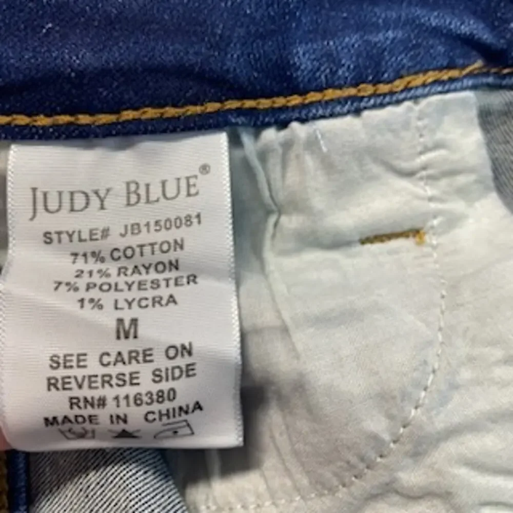 Judy Blue Dark Wash Denim Shorts White Paint Splatter Design Women’s Medium